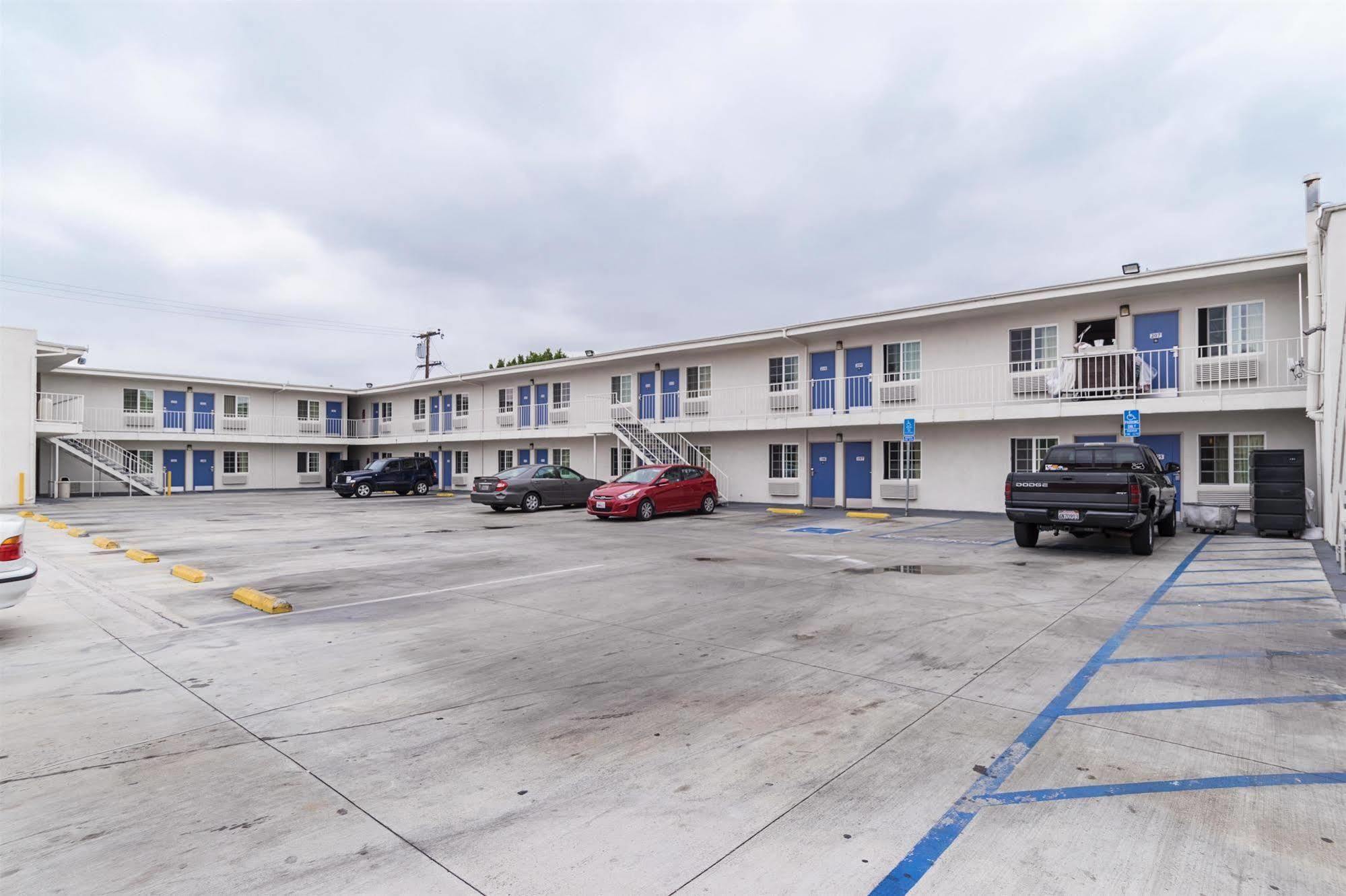 Motel 6-Long Beach, Ca - International City Exteriér fotografie